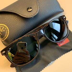 Tortoise Ray-Ban Wayfarer Sunglasses 🕶. RB2132